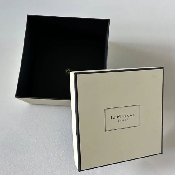 Jo Malone Gift Box Square Medium Size 6x6 - Picture 2 of 5